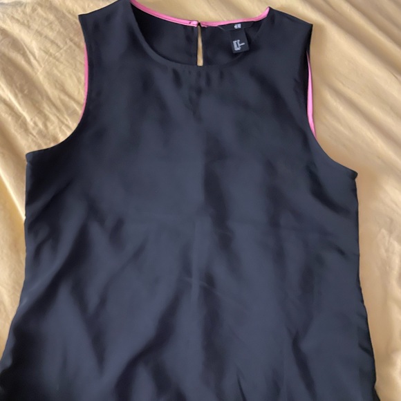 H&M Tops - Sleek black tank shell